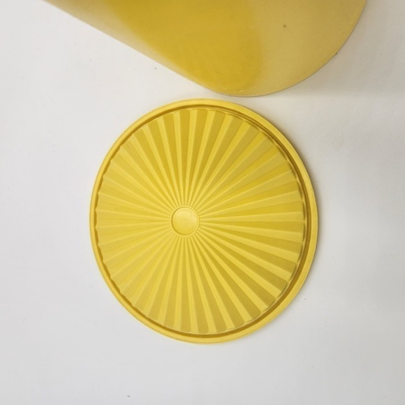 Tupperware Yellow Sunburst Servalier Canister # 807 With Lid Storage Container - Picture 9 of 9